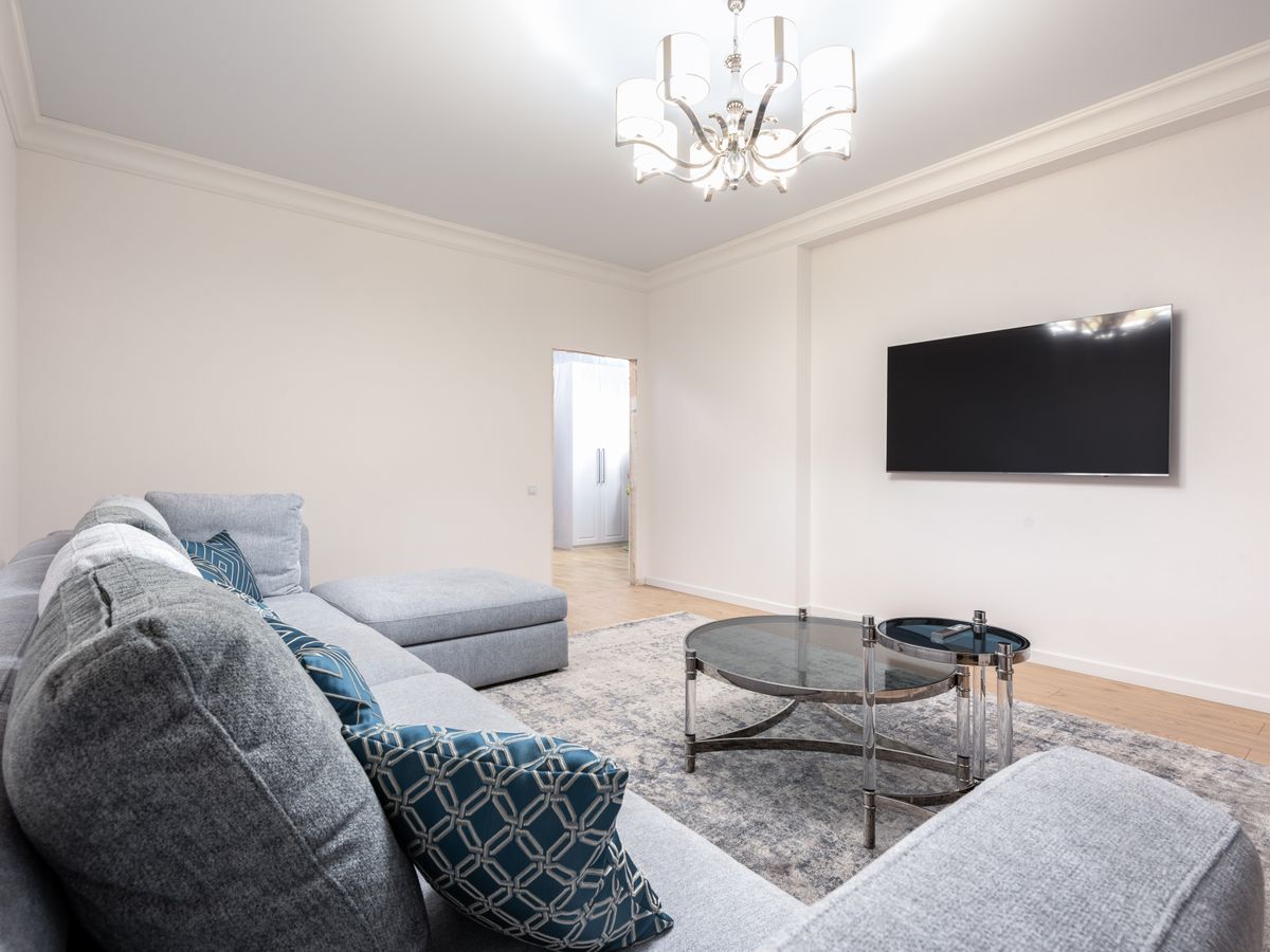 Modern living room — Phoenix, AZ